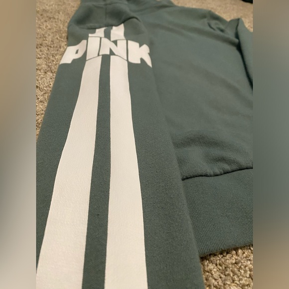 2 VICTORIA SECRET PINK HOODIES!🤩 - Picture 4 of 17